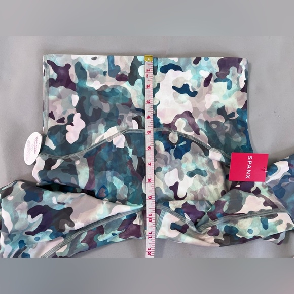 Spanx Booty Boost Women Sz Medium Active Printed 7/8 Leggings Painted Camo Pink - Picture 6 of 12